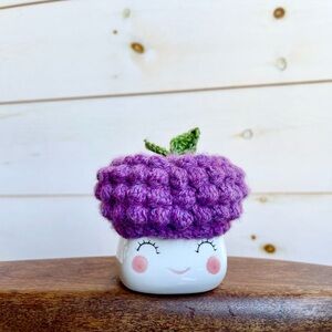 Berry marshmallow mug hat